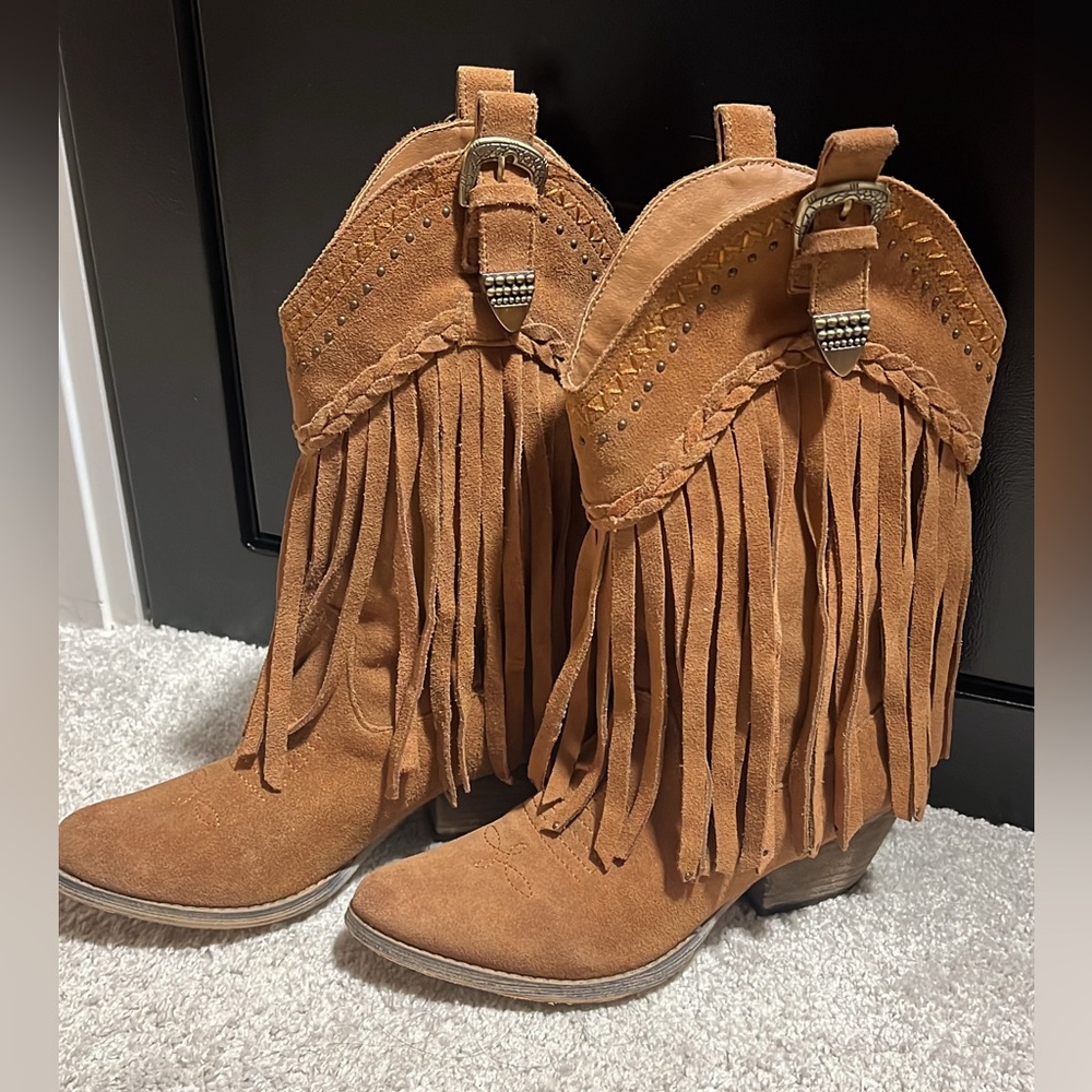 Fringe boots
